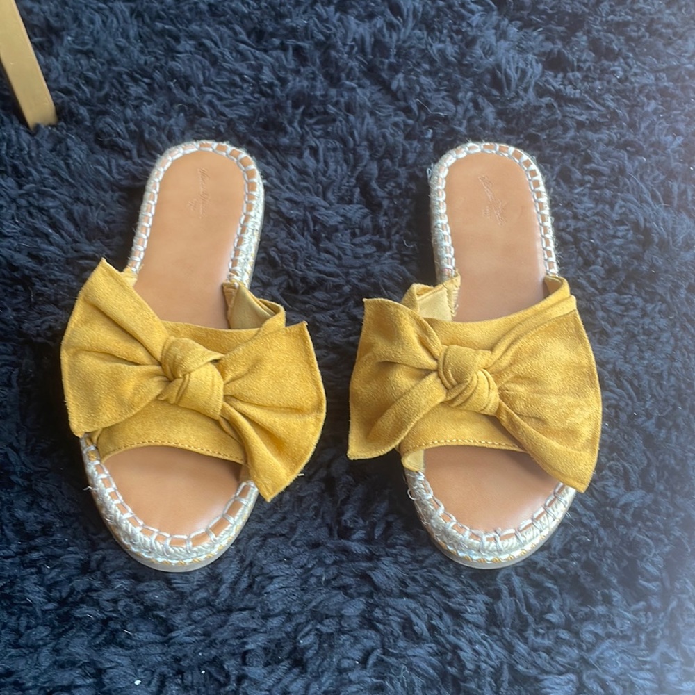 Universal Thread bow sandals